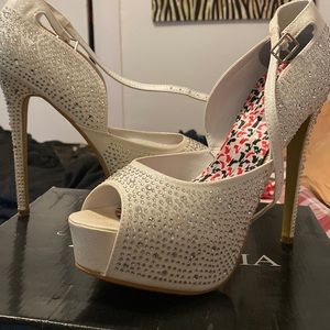 White glitter 8.5 heels
